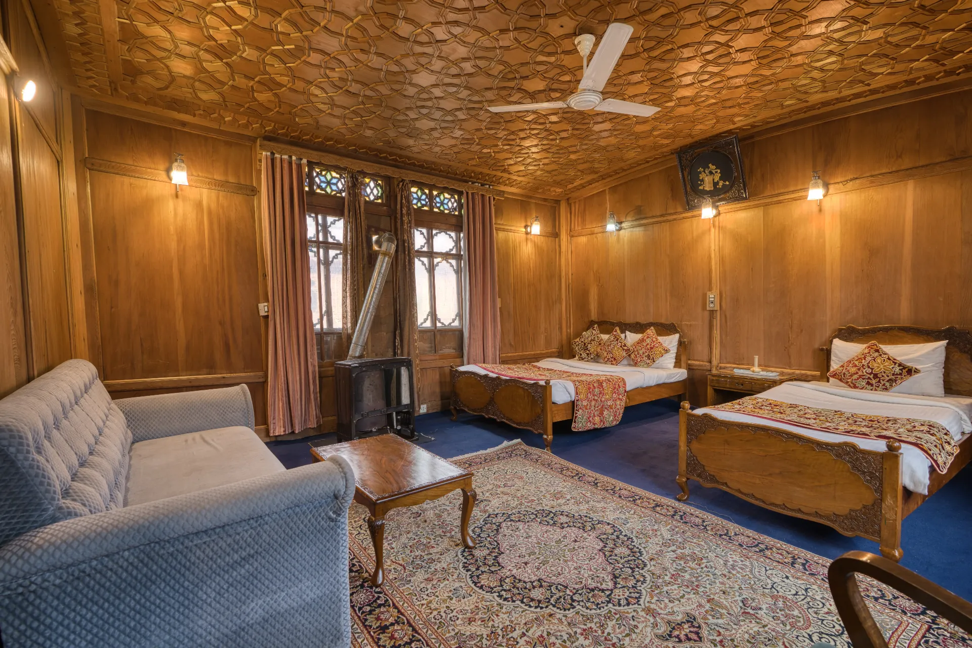 Image of Super Deluxe houseboat